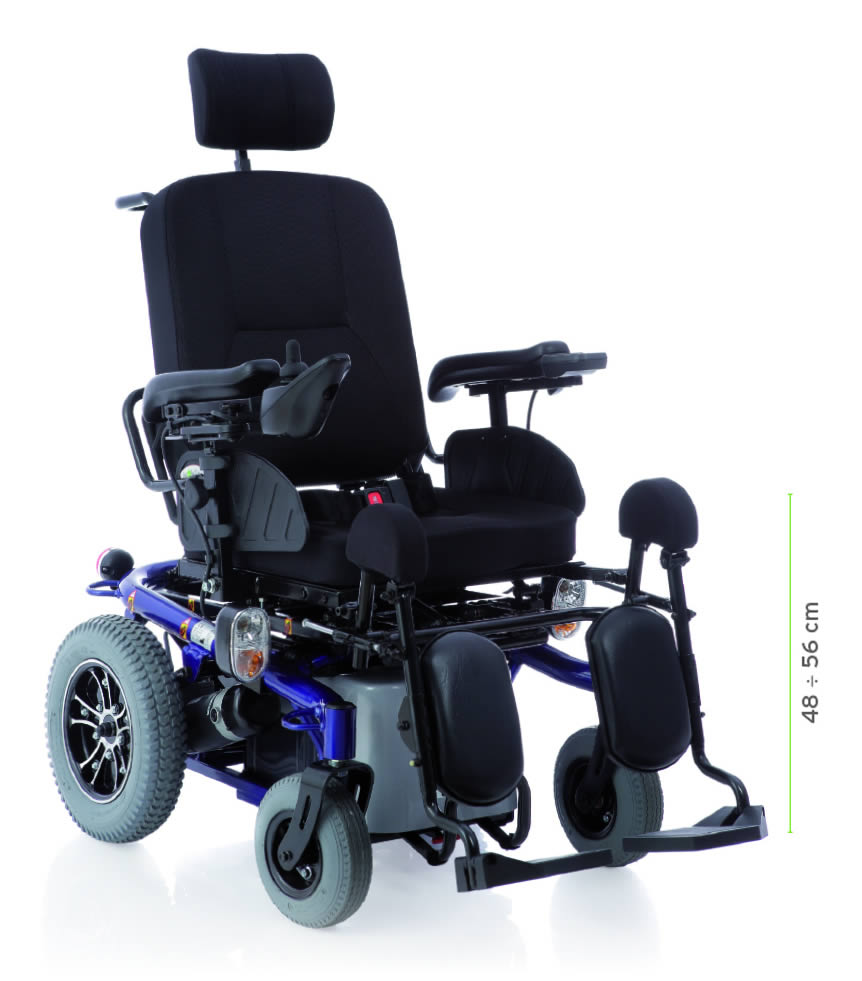 Мултифункционална електрическа инвалидна количка Moretti ARIES PRO CS920BL – преден изглед под ъгъл

