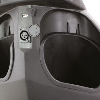 USB порт, захранващ контакт и поставка за чаша на Moretti Mobility 250
